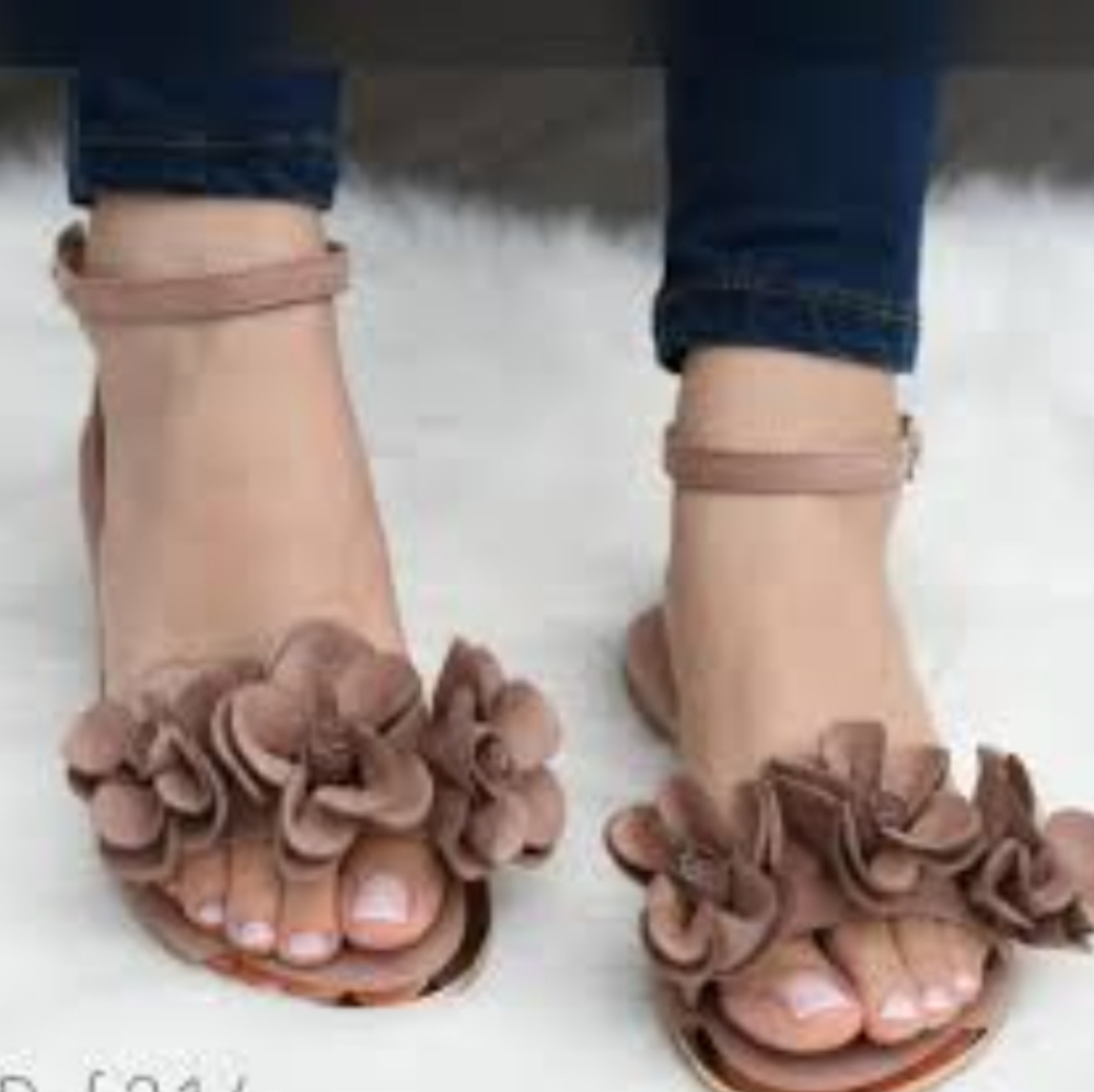 Rue 21 Sandals size medium 7/8 tan in good condition suede material